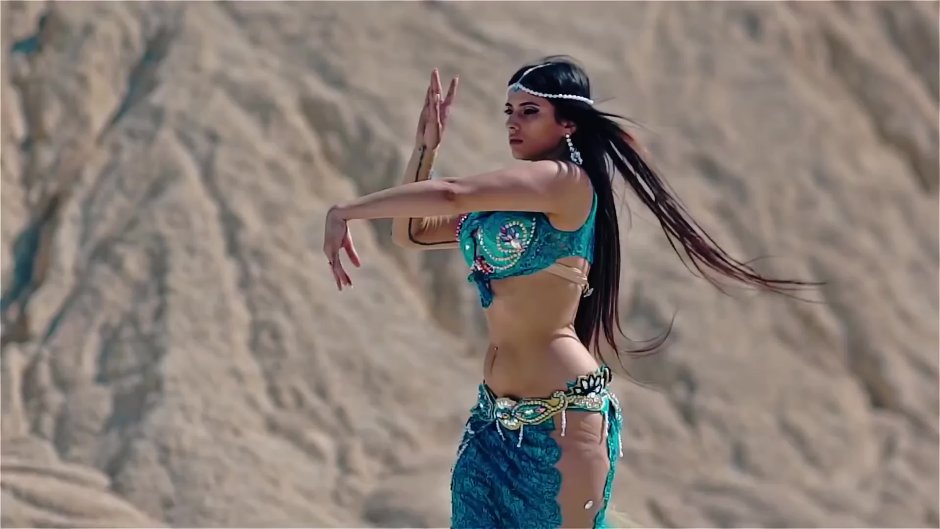 Samira Zopunyan dances