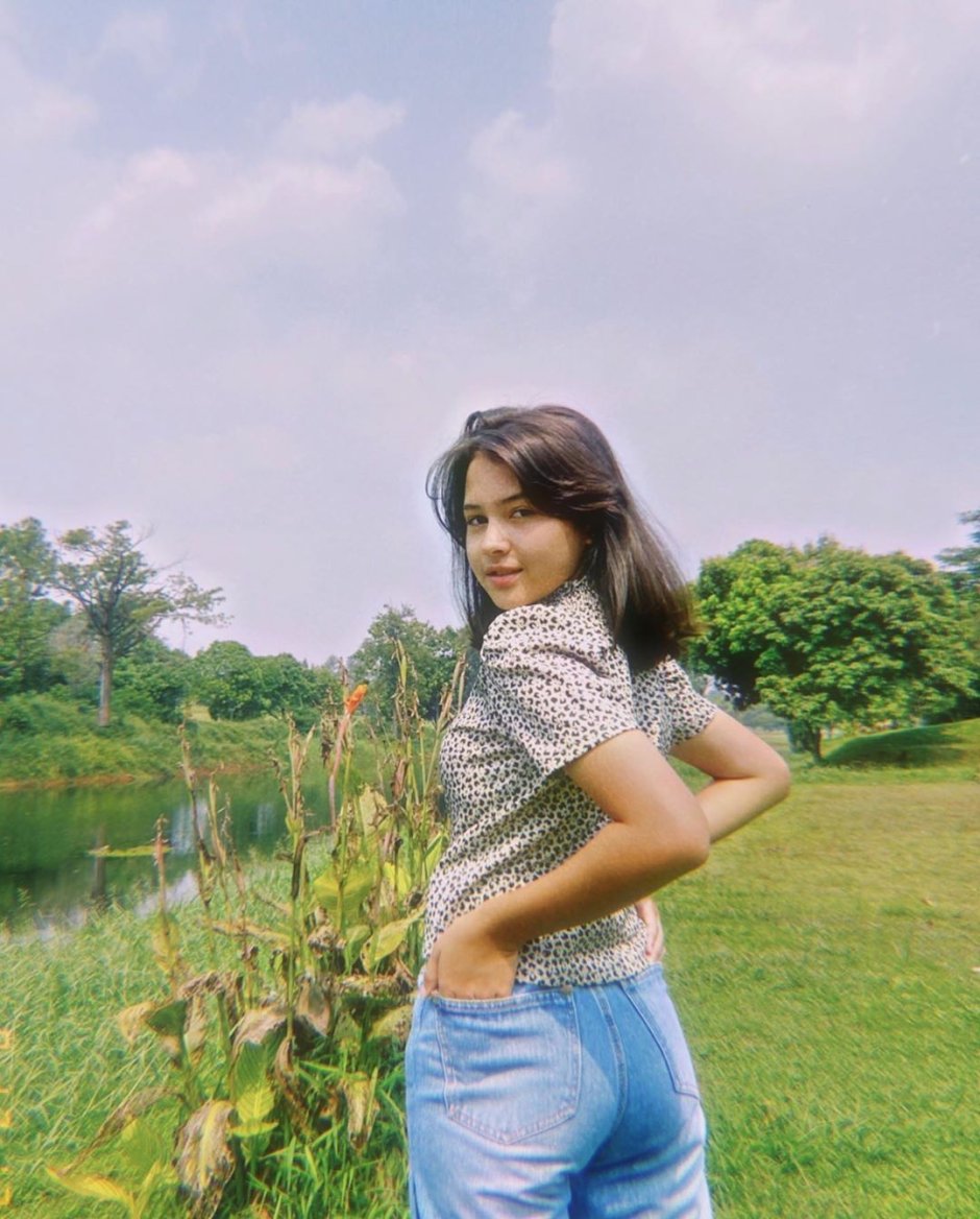 BELAHAN DADA ANYA GERALDINE