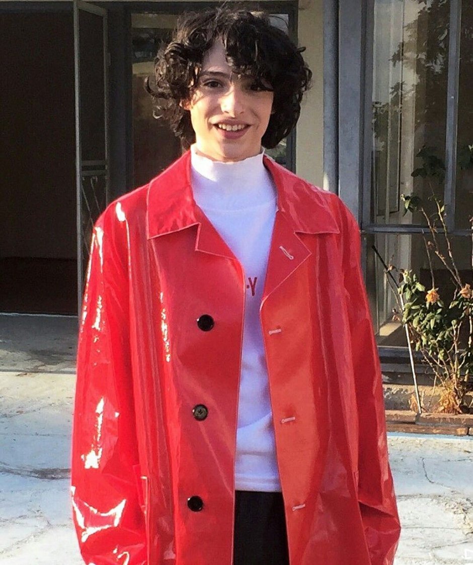 Finn Wolfhard and Millie Bobby Brown kiss