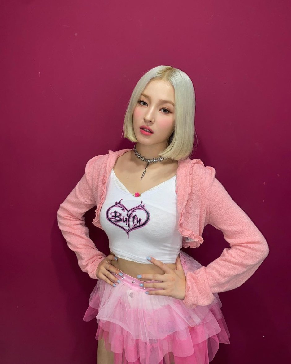 Nancy Momoland 18