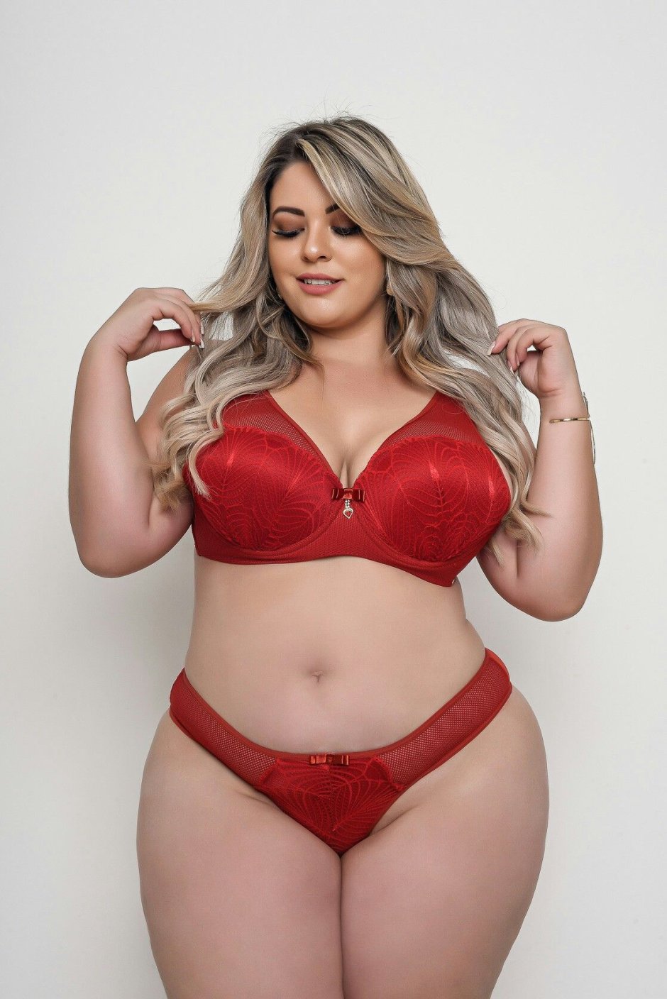 Vivienne Rose plus saz