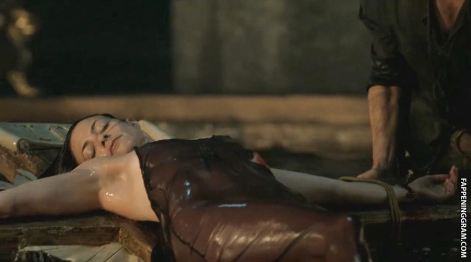 Lara Pulver is another world of blood war