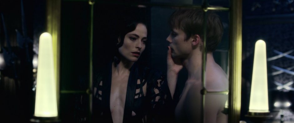 Lara Pulver demons da Vinci