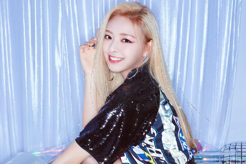 Itzy yuna 2021