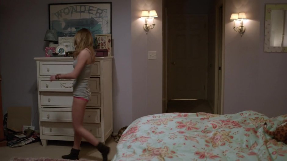 Britt Robertson is hot