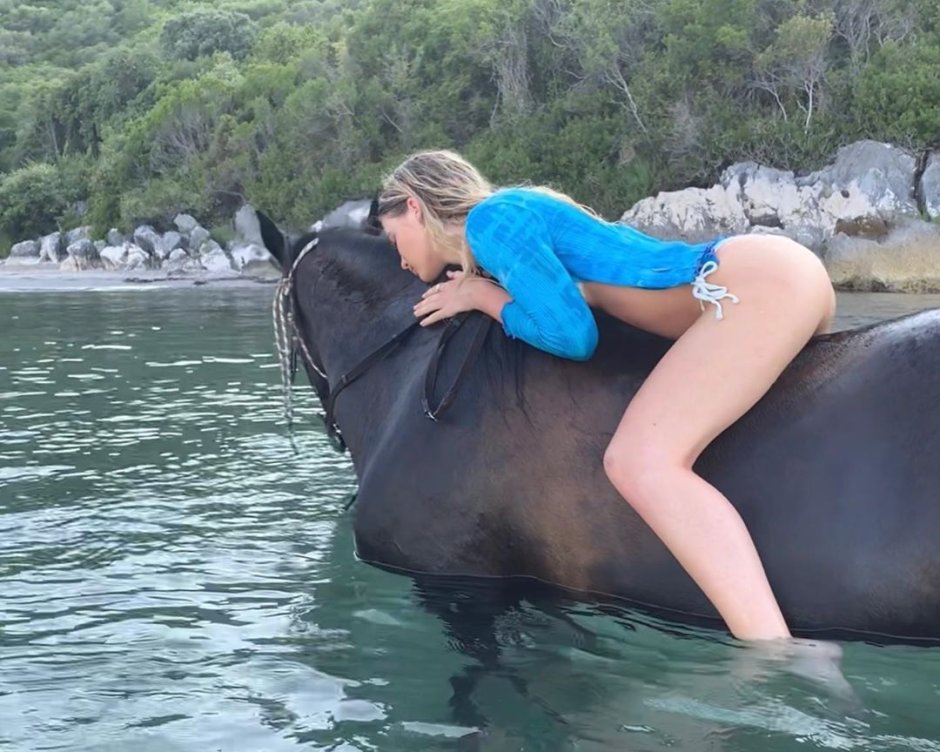 Freya Allan +18