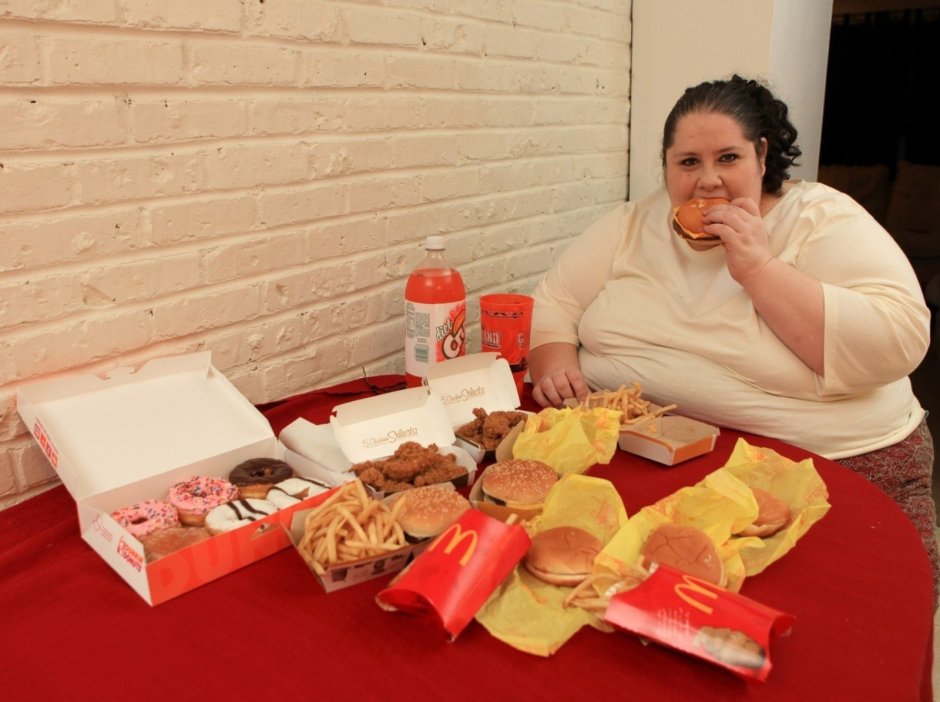 Jiji Hadid with food