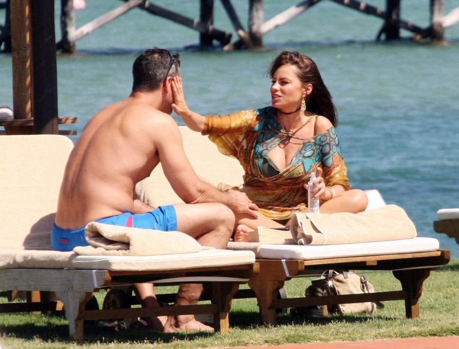 Sofia Vergar in bikini
