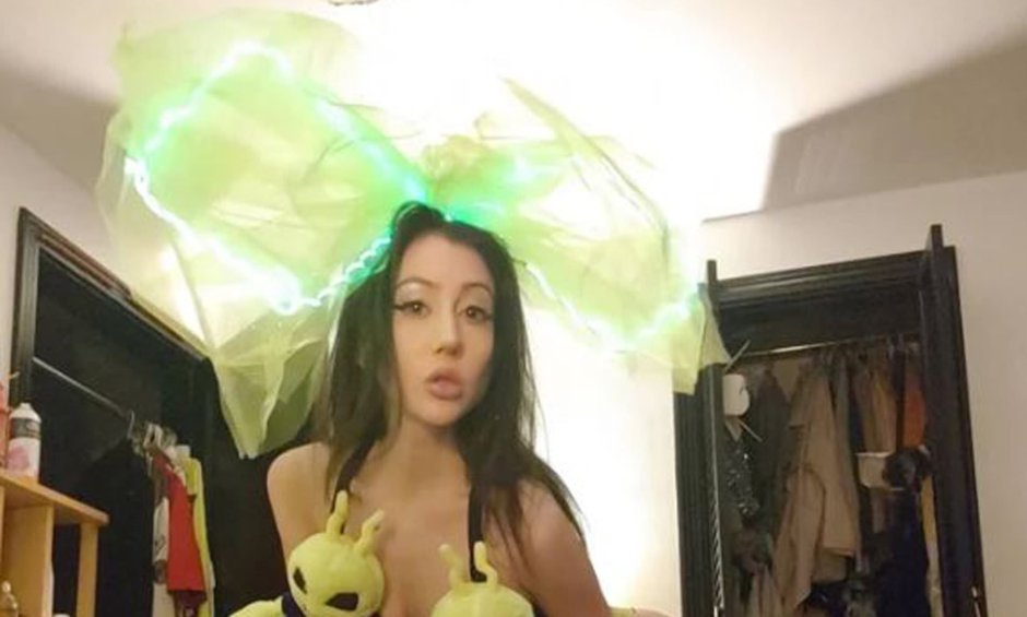 Miss Lex between boobs