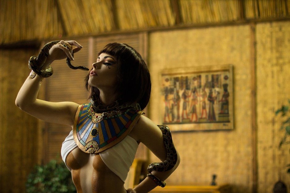 Irina Meyer Cosplay Cleopatra