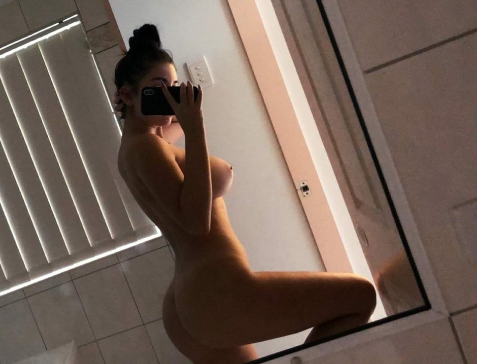 Michaela Shefer Naked in Dynamit (April-May 2019)