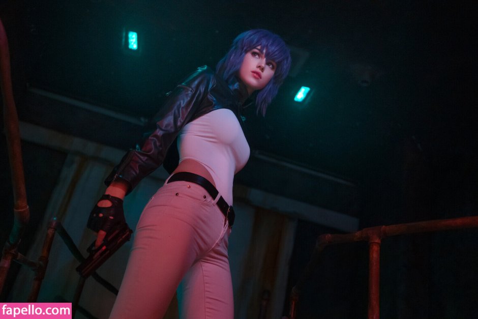 Sasha Holland Gwen