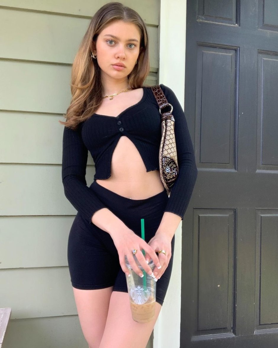 Model from Mariel