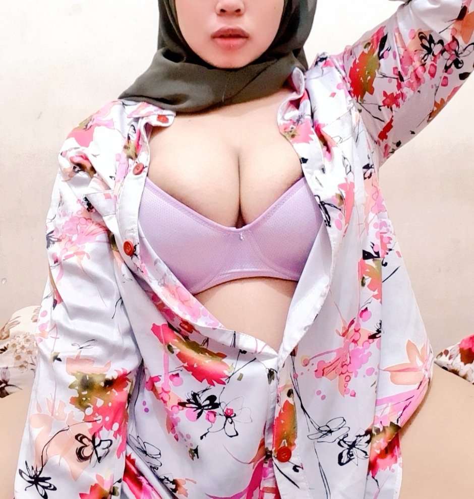 Tits of Indonesian girls hijab