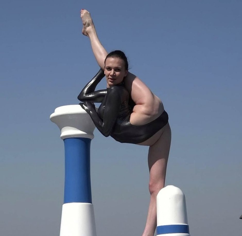 Zlata Contortion