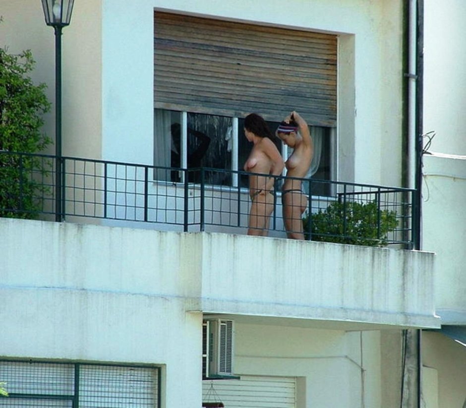 Linda Naked Shows Her Boobs at Her Balcony