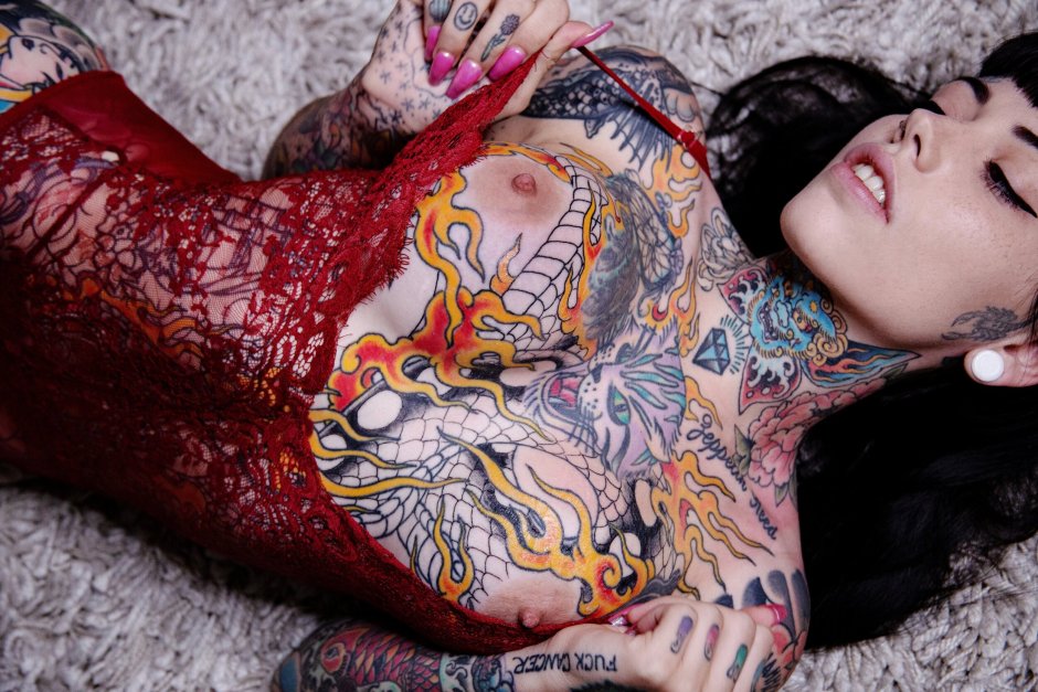 Tigerlly Suicide naked pubis