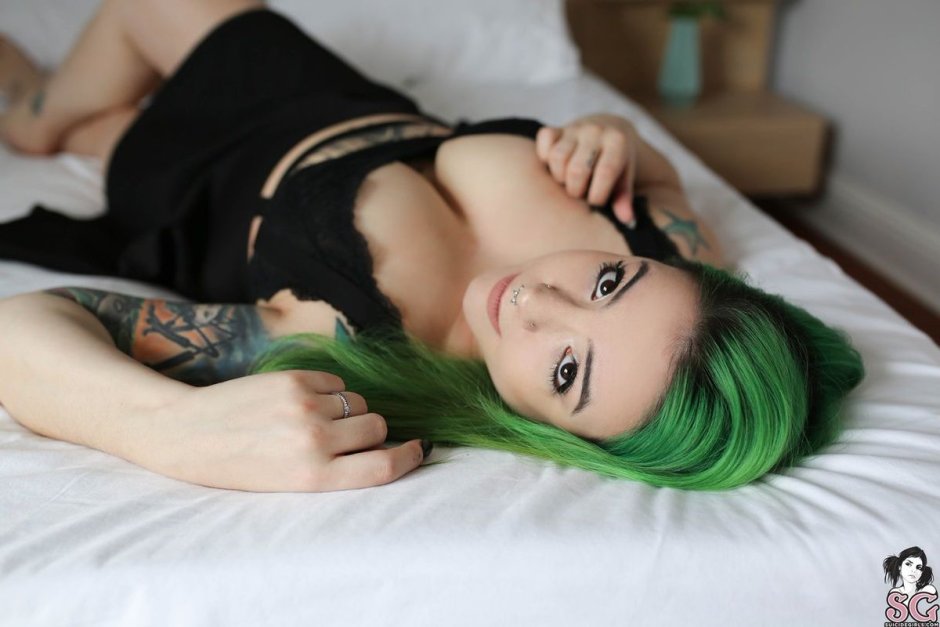 Anna Batman Suiside Tatto Model