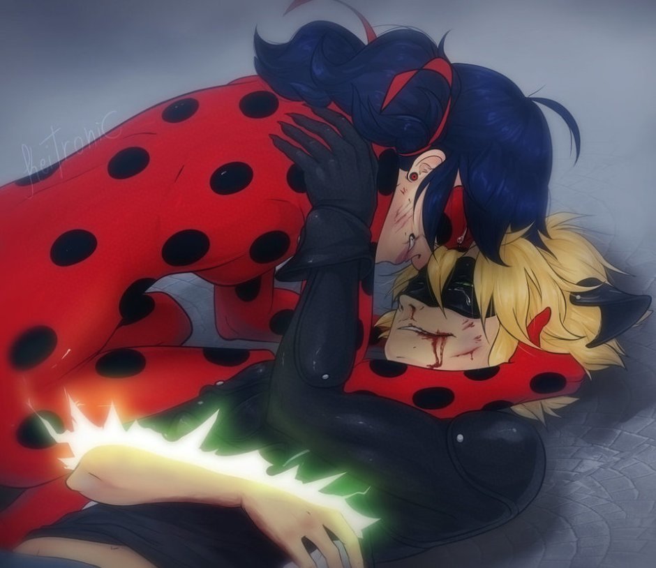 Lady bug and supercot kiss