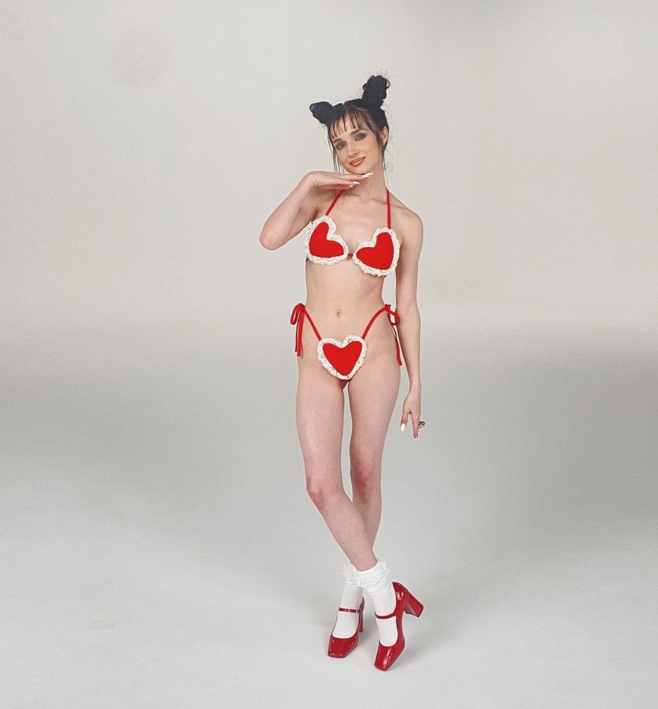 Poppy Singer Black