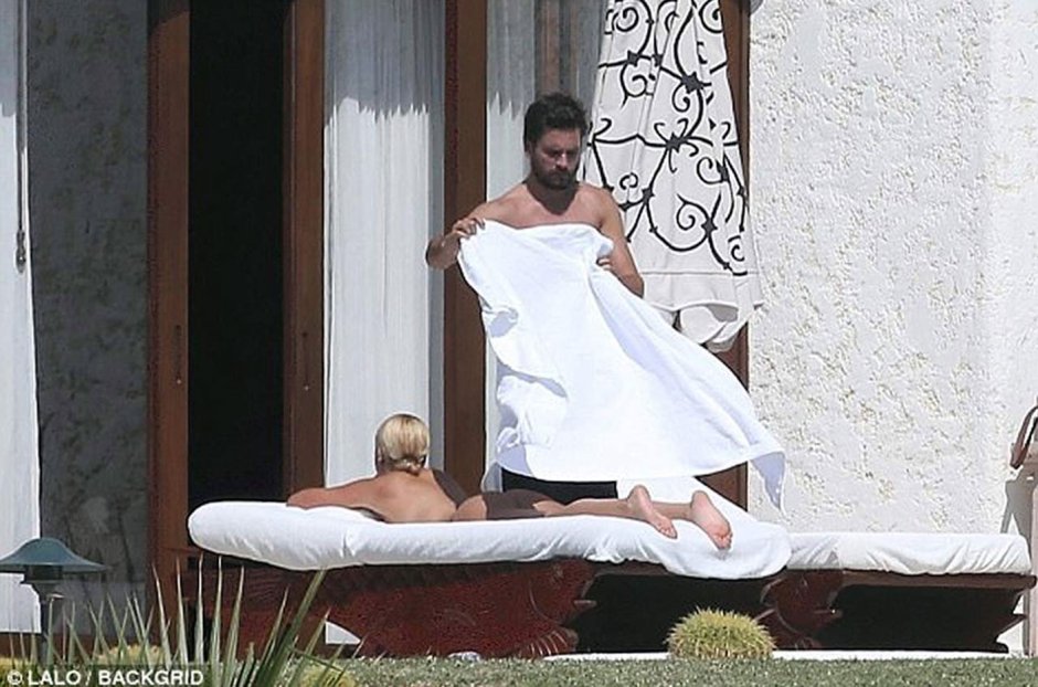 Kate Capshaw photo naked