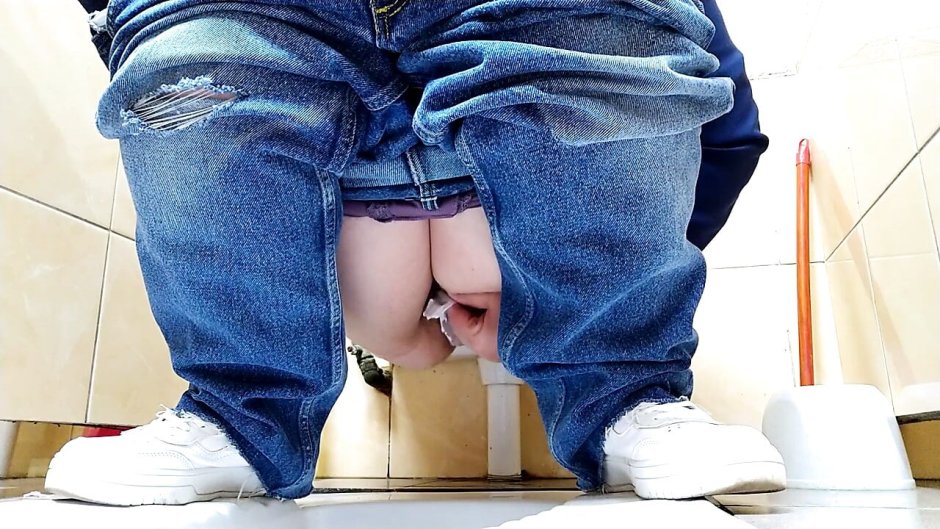 Teen Girl Peeing Outside Homemade photos