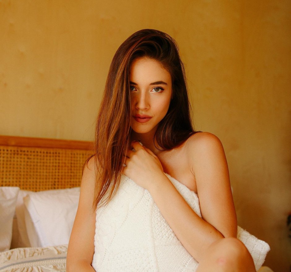 Angie Varon Angie Varona 2020