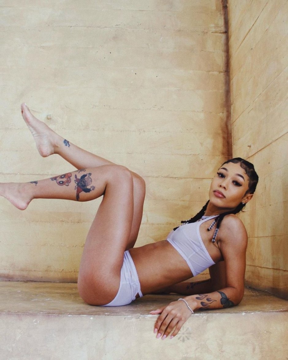 Jena Frums in bikini