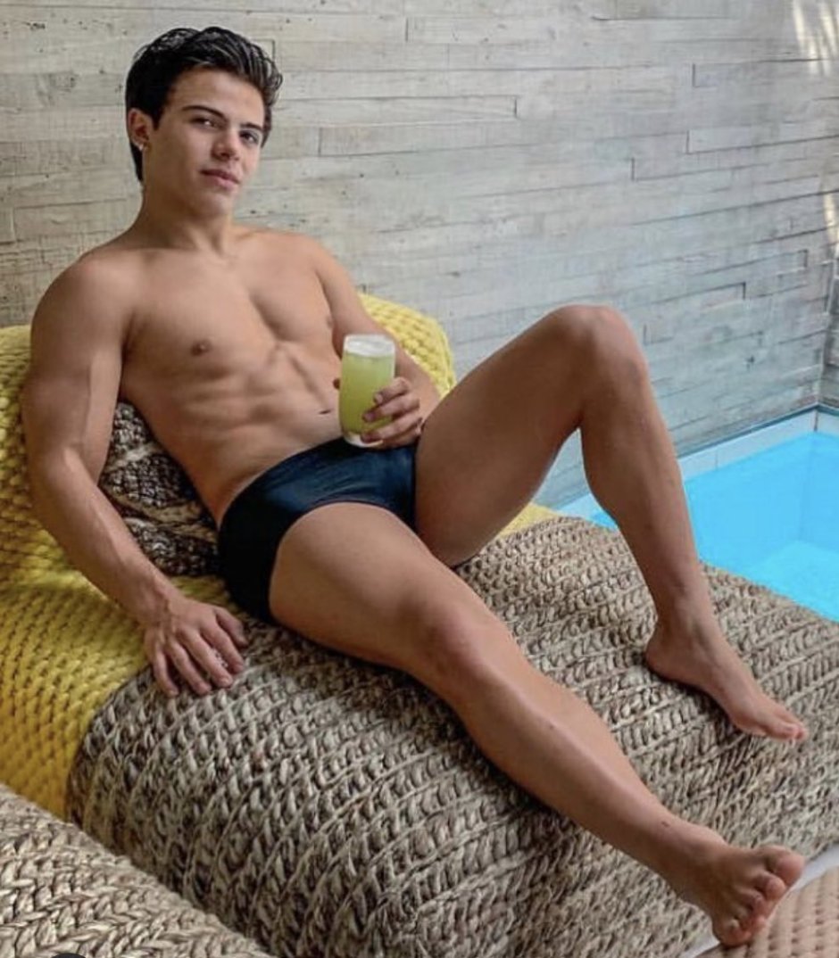 Thomaz Costa is completely naked photo