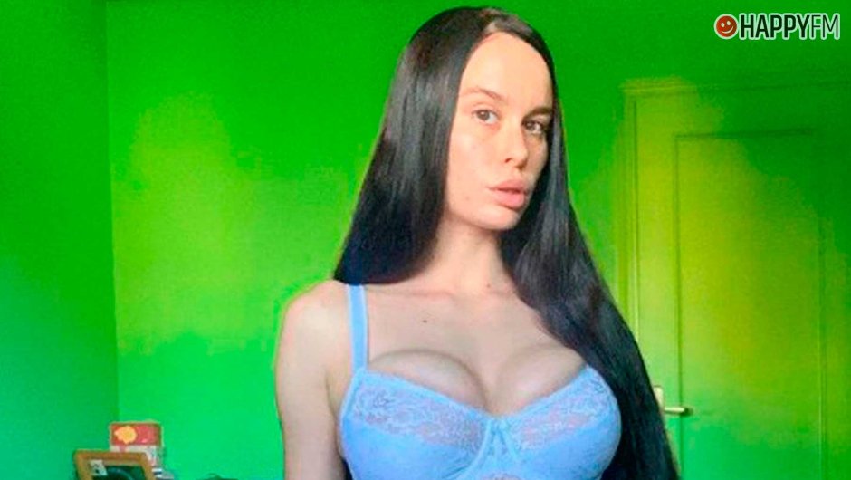 Maria Vania Hot