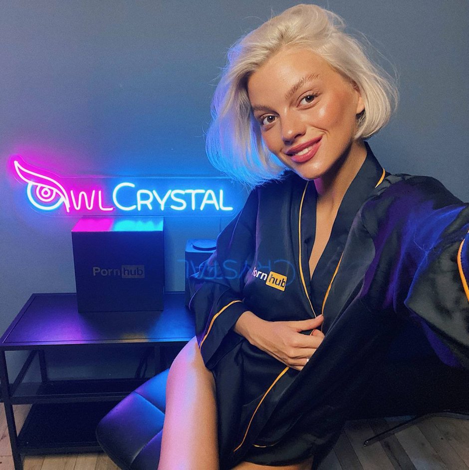 OWL Crystal Model actress Girl