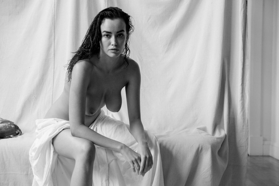 Naked chest Sarah Dejarden