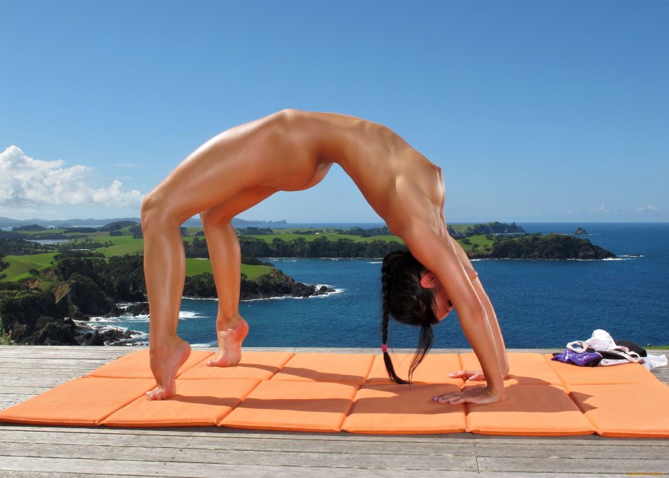 Rachel Kummon muscle nude