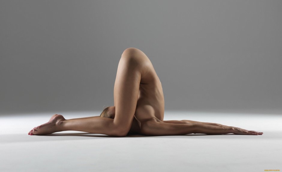 Yoga naked Melissa Mendini
