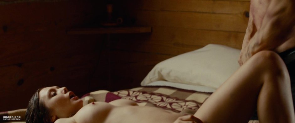 Elizabeth Olsen Oldboy bed