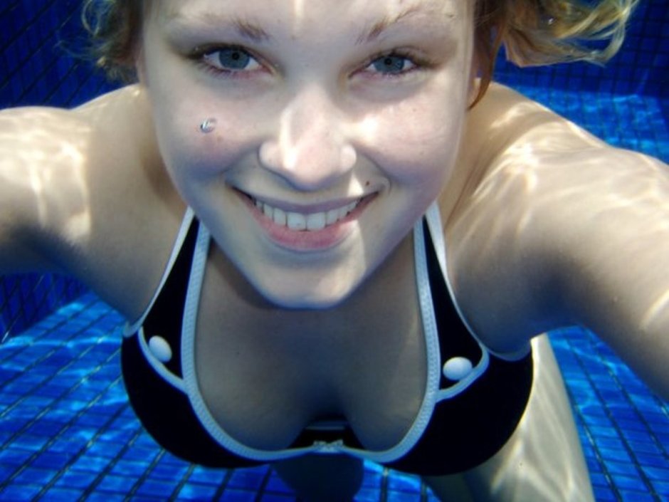Eliza Taylor-Kotter chest