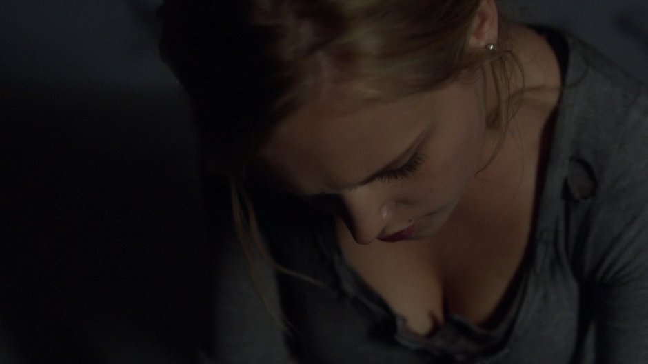 Eliza Taylor Bed Scene