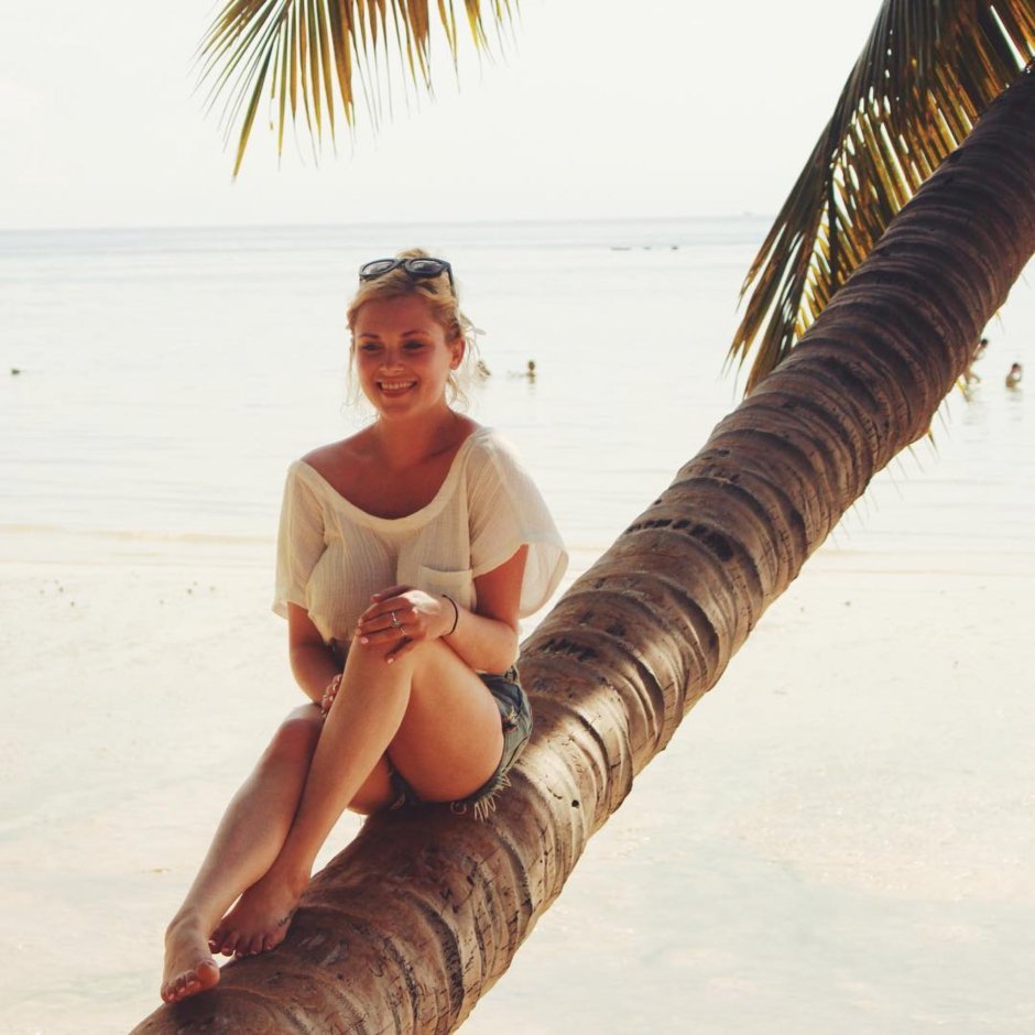 Eliza Taylor without makeup