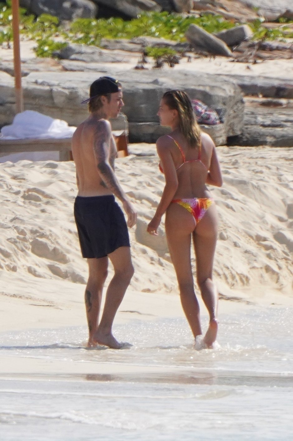 Haley Baldwin and Justin Bieber kiss