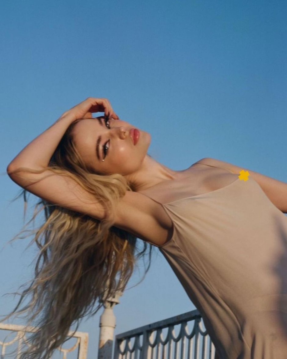 Dove Cameron Brales