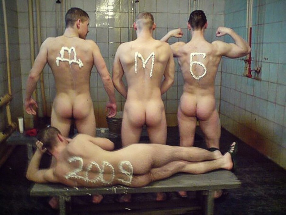A crowd of naked women in a bathhouse