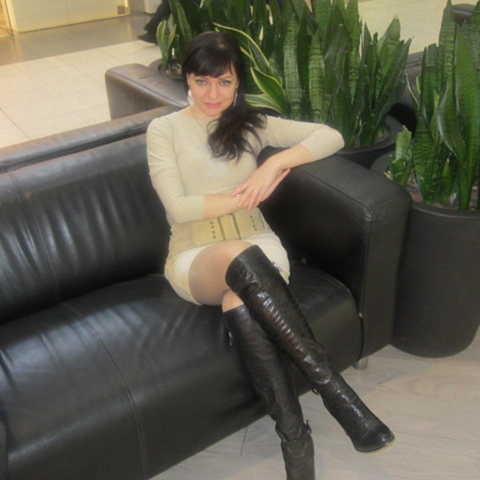 Dominatrix Ezada Sinn