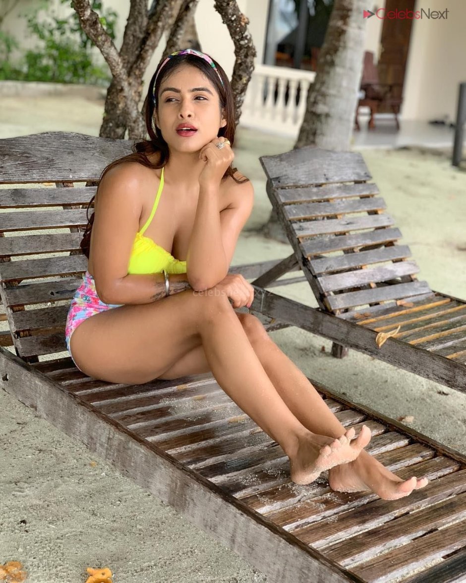 Arza Urshan photo in a swimsuit