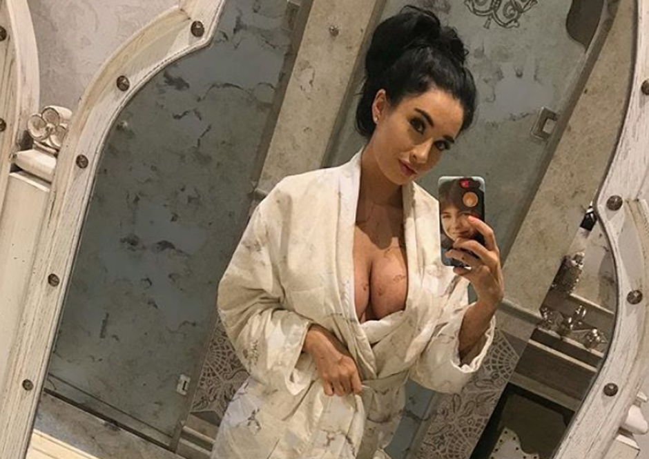 Paris Roxanne in full height