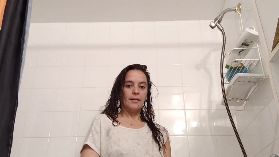 Show how women wash