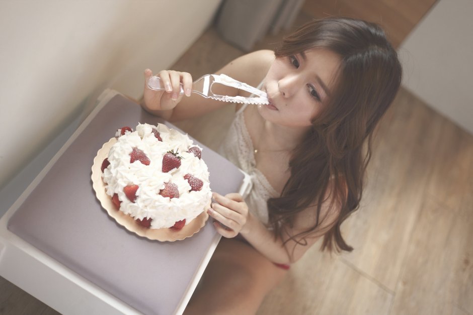 Photoshoot with a cake