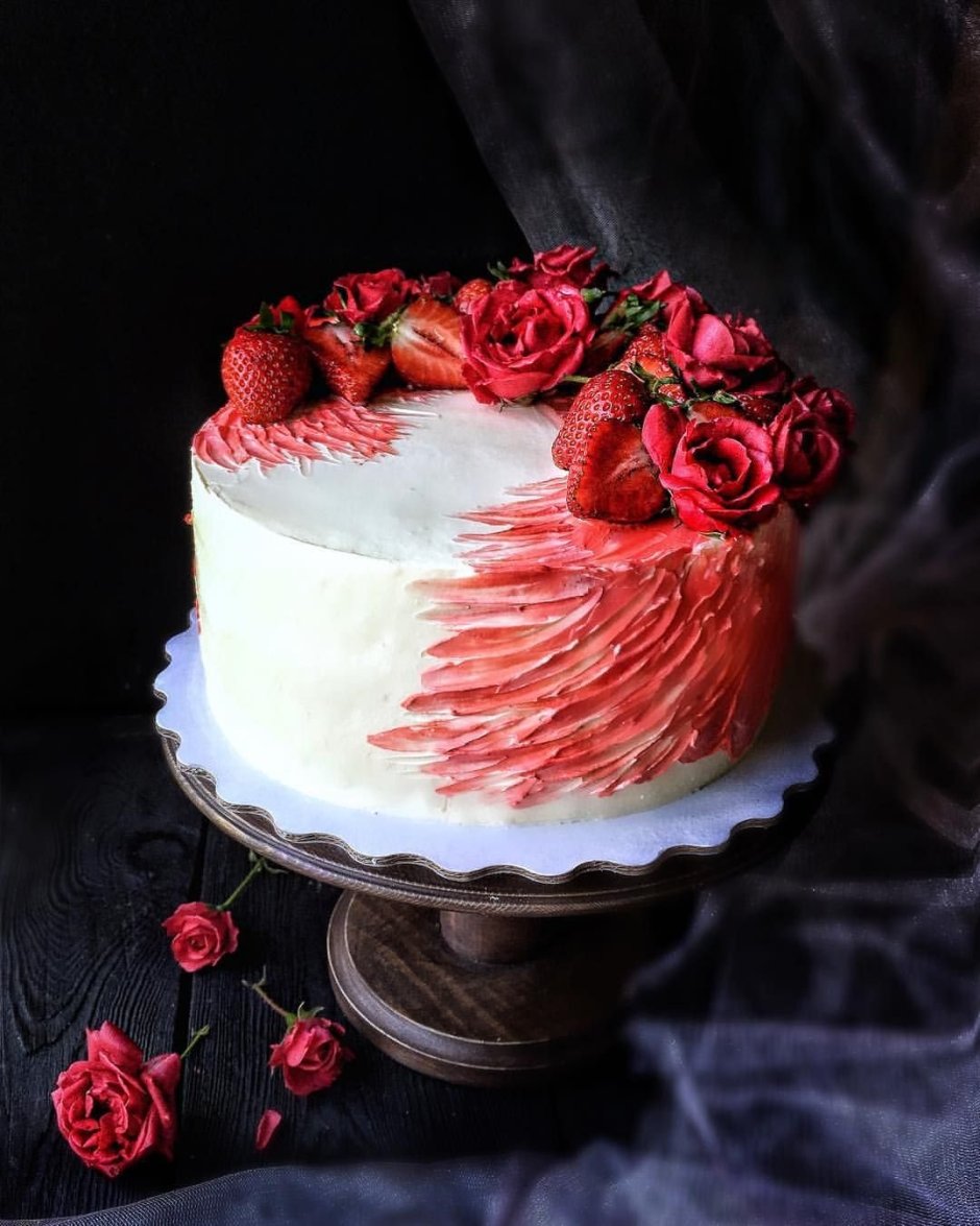 Cake with flowers and berries