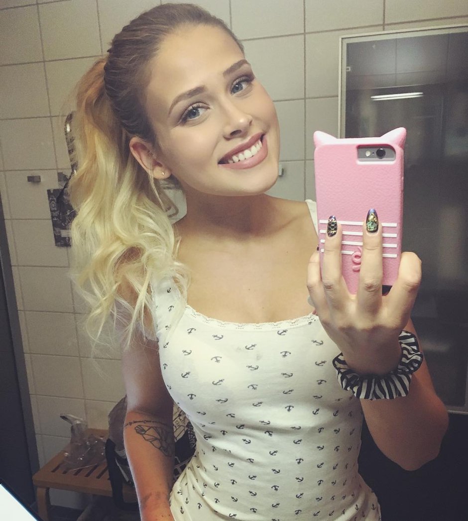 Sarah Yarkin Hot
