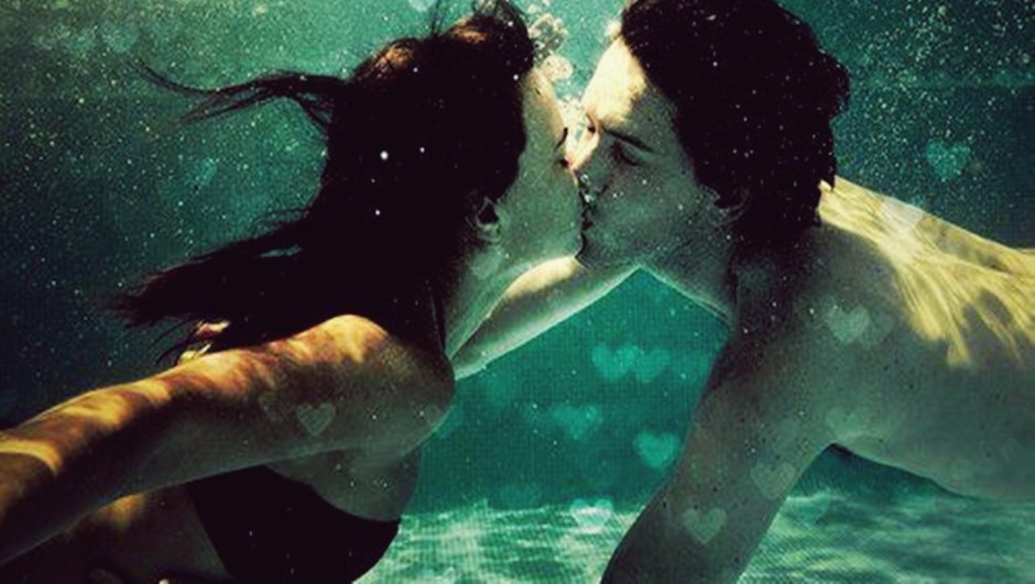 Kiss under water