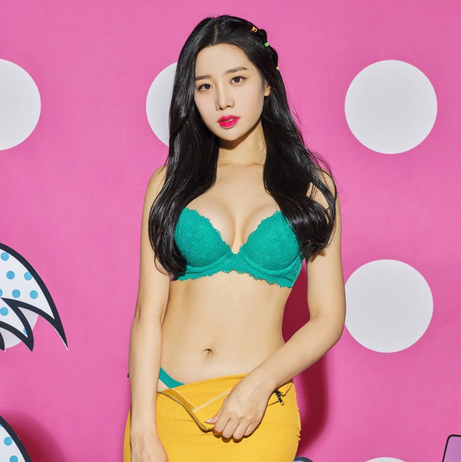 Nancy Momoland 2021